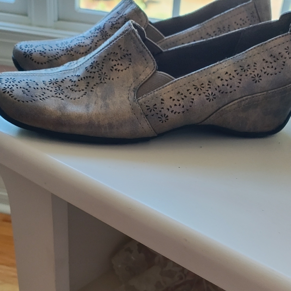 Easy Street Irredesint Women's Shoes